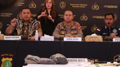 Mustofa Si ‘Wakil Nabi’ Penembak Kantor MUI Tewas Akibat Serangan Jantung Polisi Tangkap Pemasok Air Gun Libatkan Oknum Polsus Kehutanan Lampung