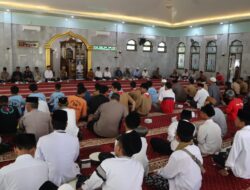 Duduk Bersama Jemaah Masjid Jami Baiturahman, Kapolresta Bandar Lampung Ajak Warga Jaga Kerukunan dan Persatuan