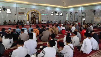 Duduk Bersama Jemaah Masjid Jami Baiturahman, Kapolresta Bandar Lampung Ajak Warga Jaga Kerukunan dan Persatuan