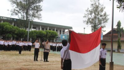 Edukasi Pelajar, Waka Polresta Hingga Pejabat Utama Polresta Bandar Lampung Jadi Pembina Upacara Di Sekolah