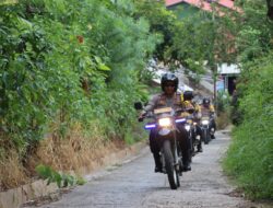 Pastikan Kesiapan Pemilu di TPS Terjauh Dan Sulit Dijangkau, Kapolresta Bandar Lampung Gunakan Sepeda Motor Lewati Medan Perbukitan
