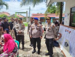 Polres Pesisir Barat Dampingi Pamatwil Polda Cek Pengamanan TPS Pemilu 2024 di Kabupaten Pesisir Barat