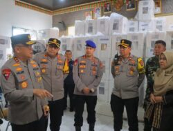 Pastikan Tidak Ada Masalah, Kapolda Lampung Cek Langsung Pengamanan Kotak Suara di PPK