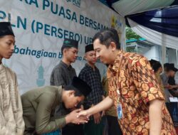 Berbagi Kebahagiaan Ramadhan, YBM PLN Salurkan Ratusan Paket Sembako dan Santunan kepada Mustahik di Lampung