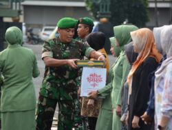Serahkan Bingkisan, Brigjen TNI Iwan Ma’ruf Zainudin, S.E., Ajak Seluruh Warga Korem 043/Gatam Untuk Senantiasa Berhemat