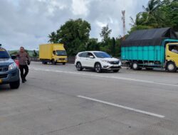 H-1 Jalan Tol Menuju Pelabuhan Bakauheni Dan Sebaliknya, Kendaraan Pemudik Berjalan Lancar