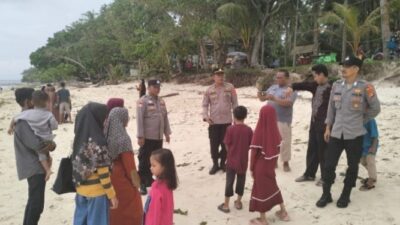 Pengunjung Pantai Meningkat Polres Berikan Himbauan ini Kepada Pengunjung