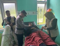 Polres Pringsewu Selamatkan Wanita Pingsan di Emperan Toko