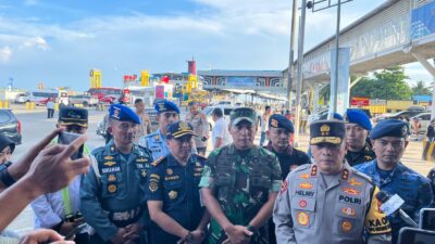 Kasrem 043/Gatam Dampingi Kapolda Lampung, Cek Situasi Arus Balik Idul Fitri 2024 di Pelabuhan Bakauheni