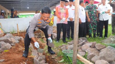 Kapolresta Bandar Lampung Letakkan Batu Pertama Pembangunan Mushola Di Mapolsek Kemiling