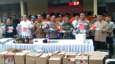 Polres Pesisisir barat Press Release Akhir Tahun 2024