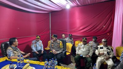 Kapolres Pesisir Barat Bersama Bupati Tinjau Kesiapan Personel Pengamanan Tahun Baru di Pos Pelayanan Krui