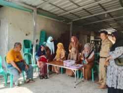 Bunda Eva Beri Bantuan Kepada Masyarakat yang Terdampak Banjir di Empat Kecamatan