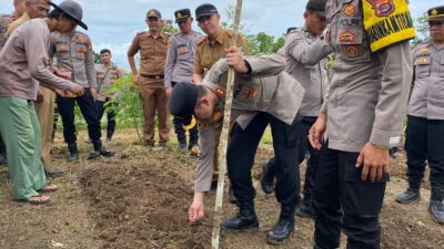 Polres Pesisir Barat Bersama Pemda ikut tanam jagung serentak, Dukung Ketahanan Pangan Nasional
