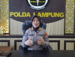 Polsek Semaka Ikut Giring Kawanan Gajah Liar Rusak Pemukiman Warga di Tanggamus