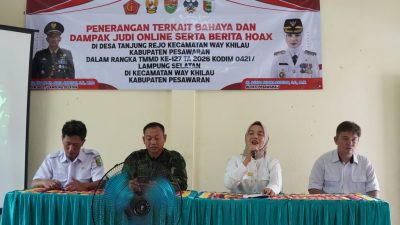 Diskominfotiksan Pesawaran Berikan Sosialisasi Bahaya Judi Online dan Penyebaran Hoaks pada TMMD ke-127
