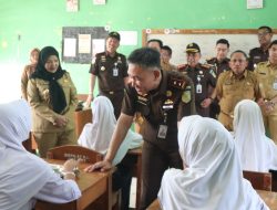 Wali Kota Eva Dwiana Dampingi Kajati Lampung Tinjau Program MBG di Dua Sekolah