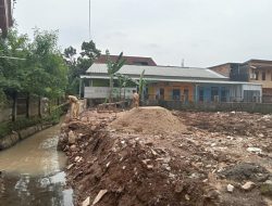 Pemerintah Kota Bandar Lampung Melakukan Pembongkaran Paksa Terhadap Bangunan Permanen yang Berdiri di Atas Saluran Drainase Aliran Sungai