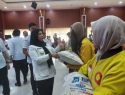 Peduli Ojol Bunda Eva Bagikan Bantuan Beras untuk 1.000 Ojol, 23 Driver Dapat Umroh Gratis